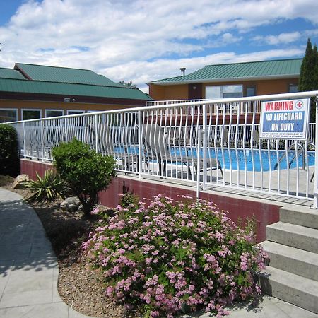 Days Inn By Wyndham Penticton Conference Centre Экстерьер фото