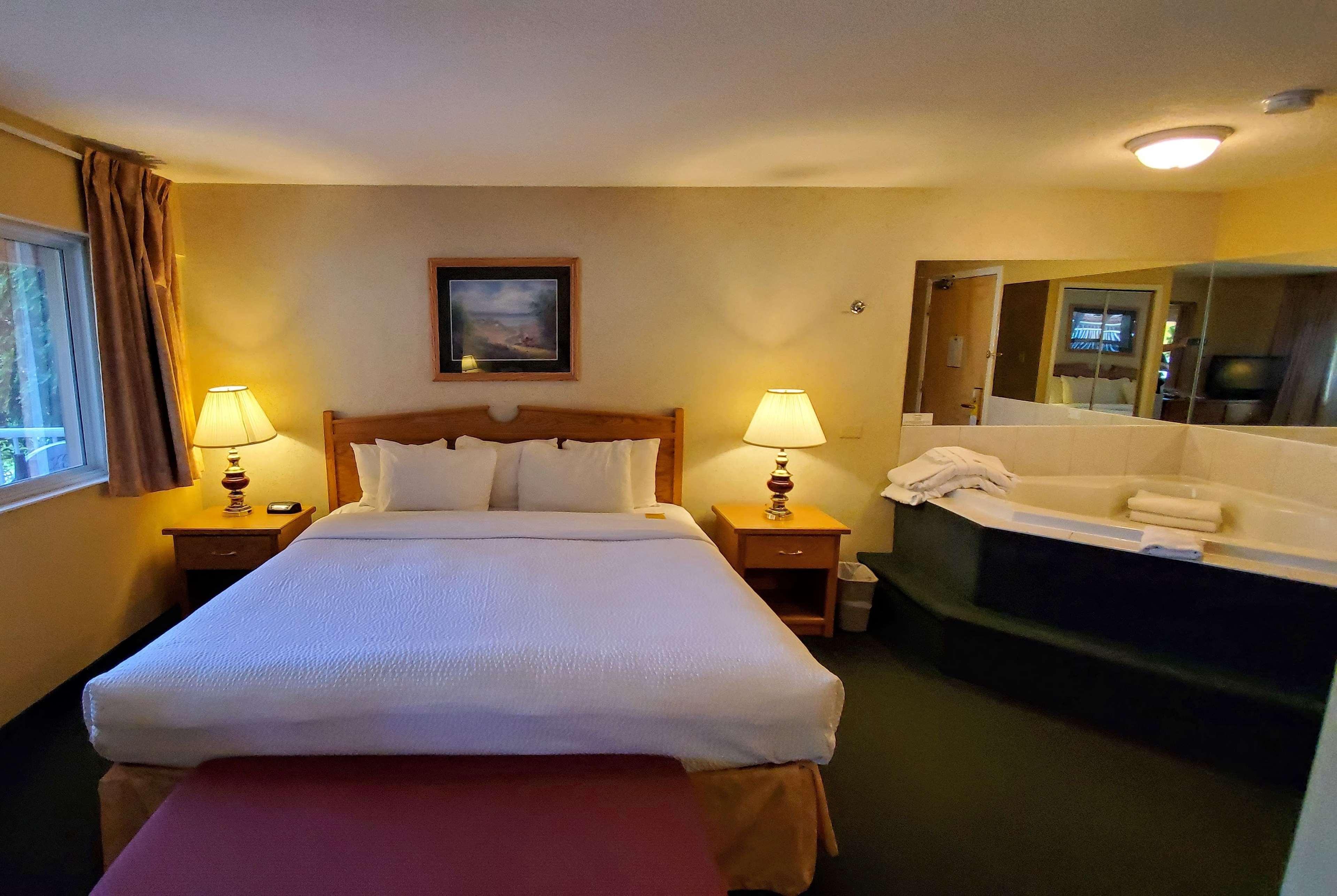 Days Inn By Wyndham Penticton Conference Centre Экстерьер фото