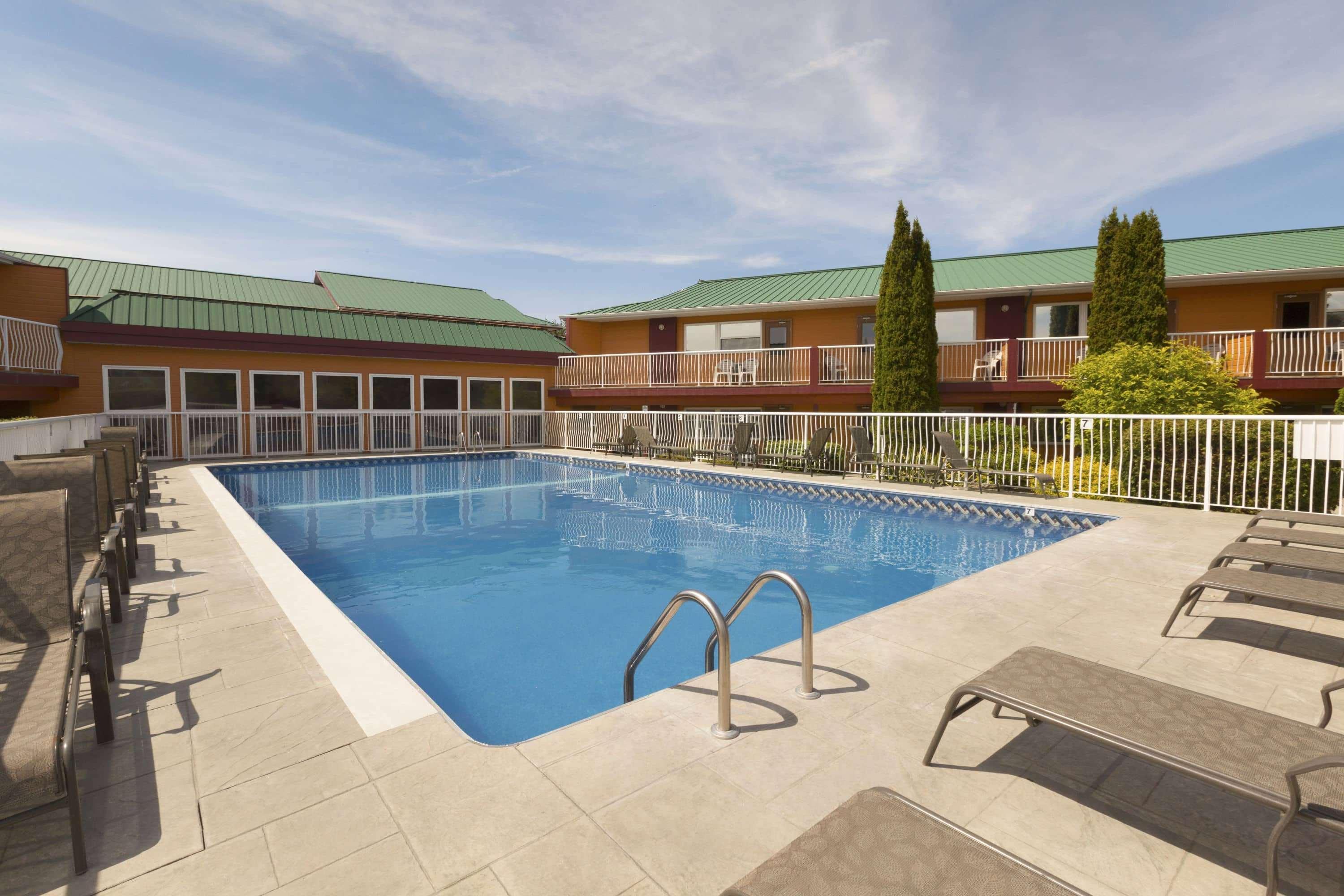 Days Inn By Wyndham Penticton Conference Centre Экстерьер фото