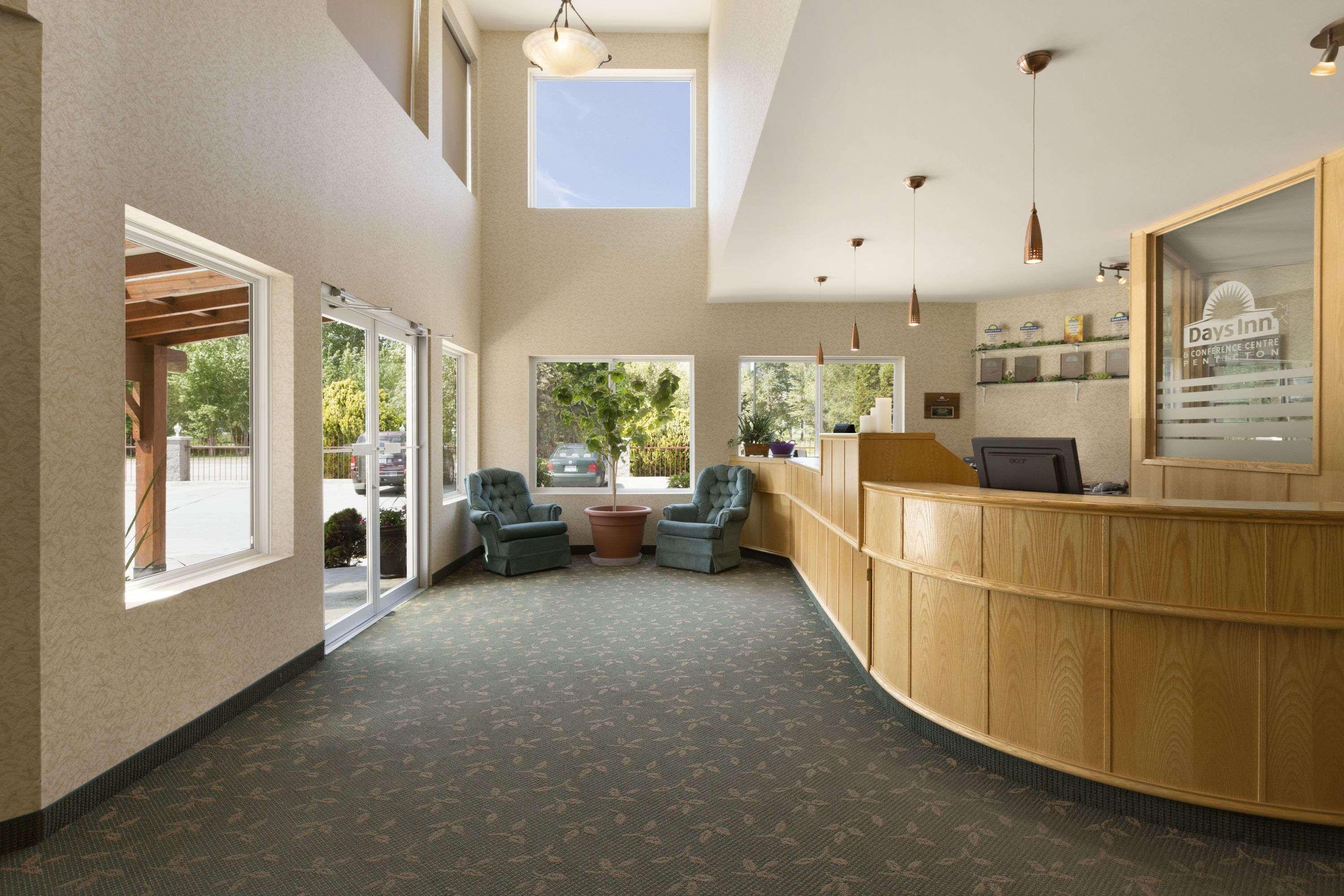 Days Inn By Wyndham Penticton Conference Centre Экстерьер фото
