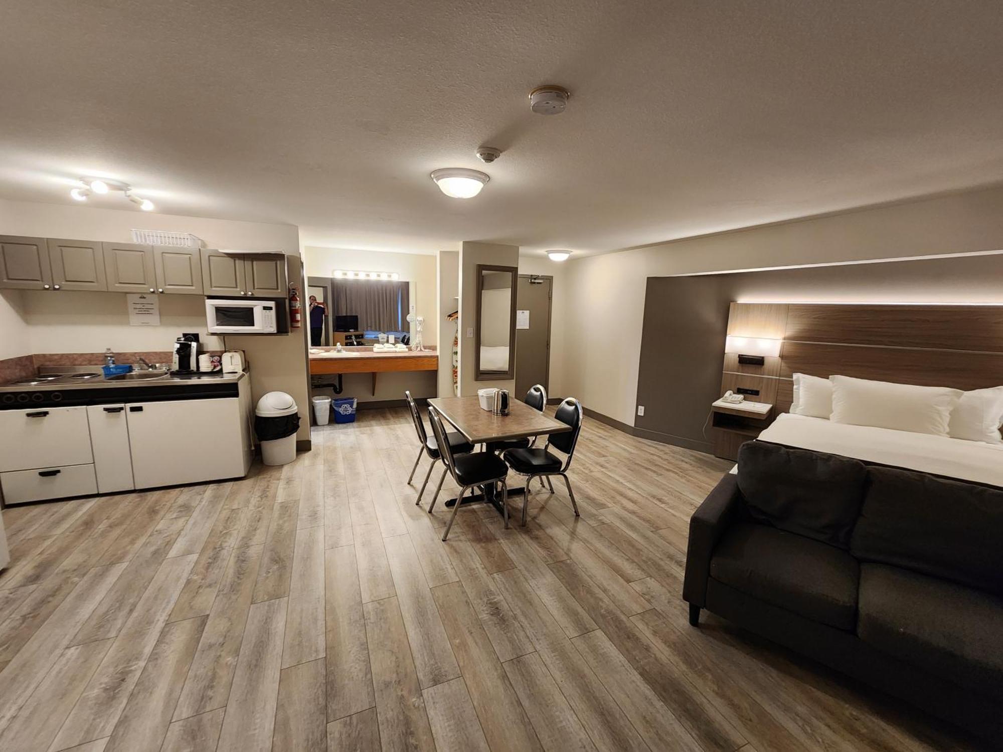 Days Inn By Wyndham Penticton Conference Centre Экстерьер фото