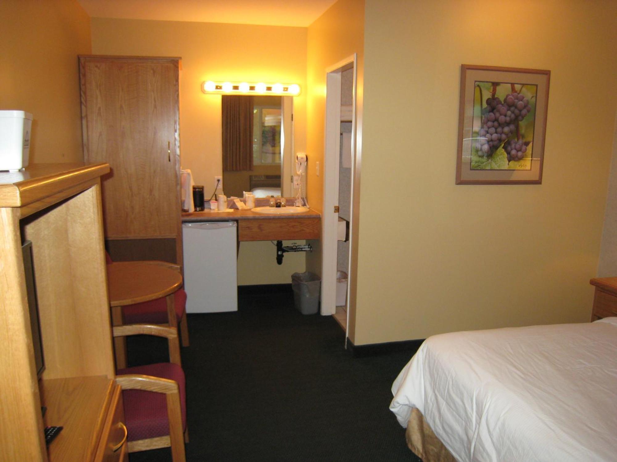 Days Inn By Wyndham Penticton Conference Centre Экстерьер фото