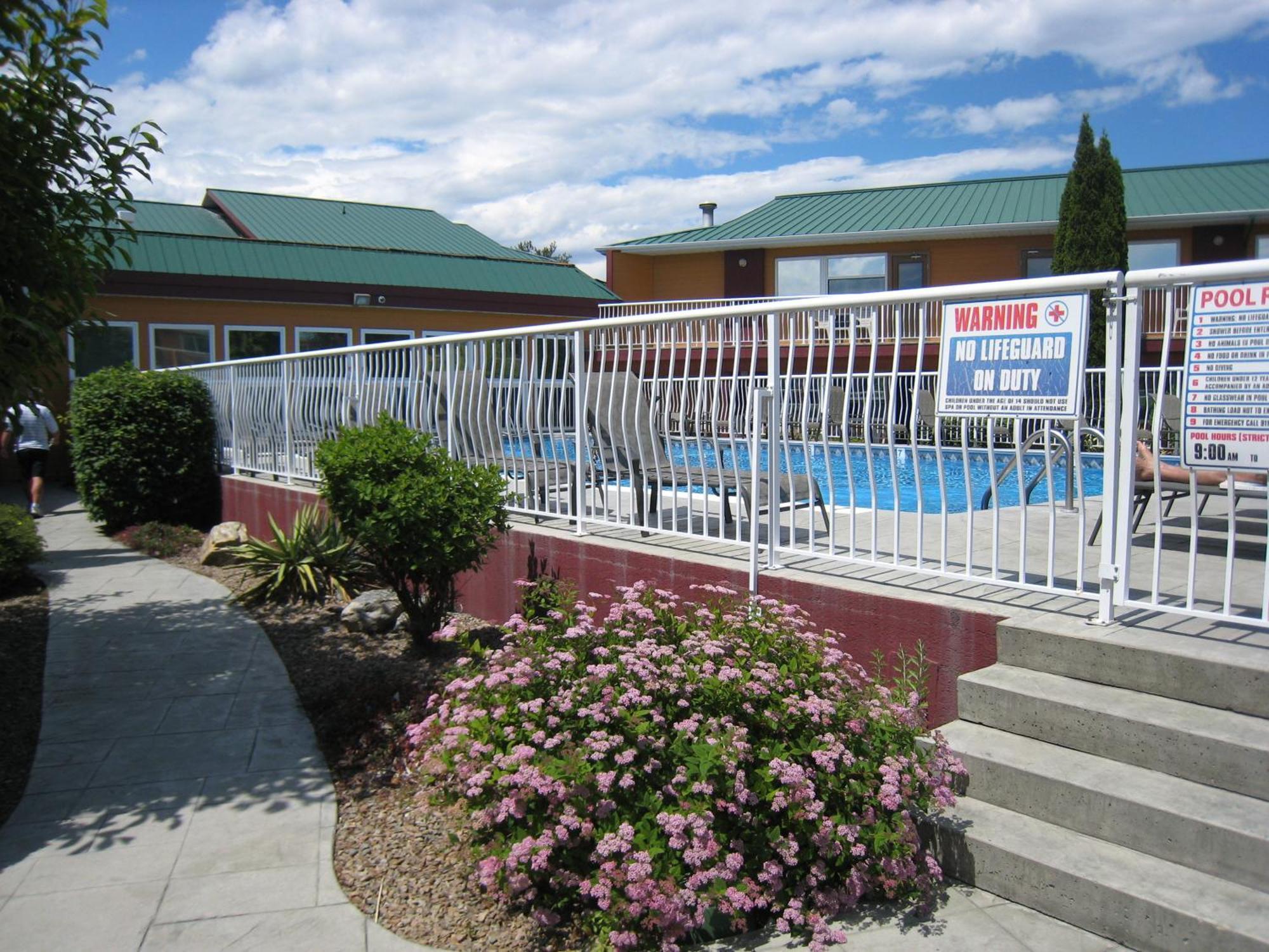 Days Inn By Wyndham Penticton Conference Centre Экстерьер фото