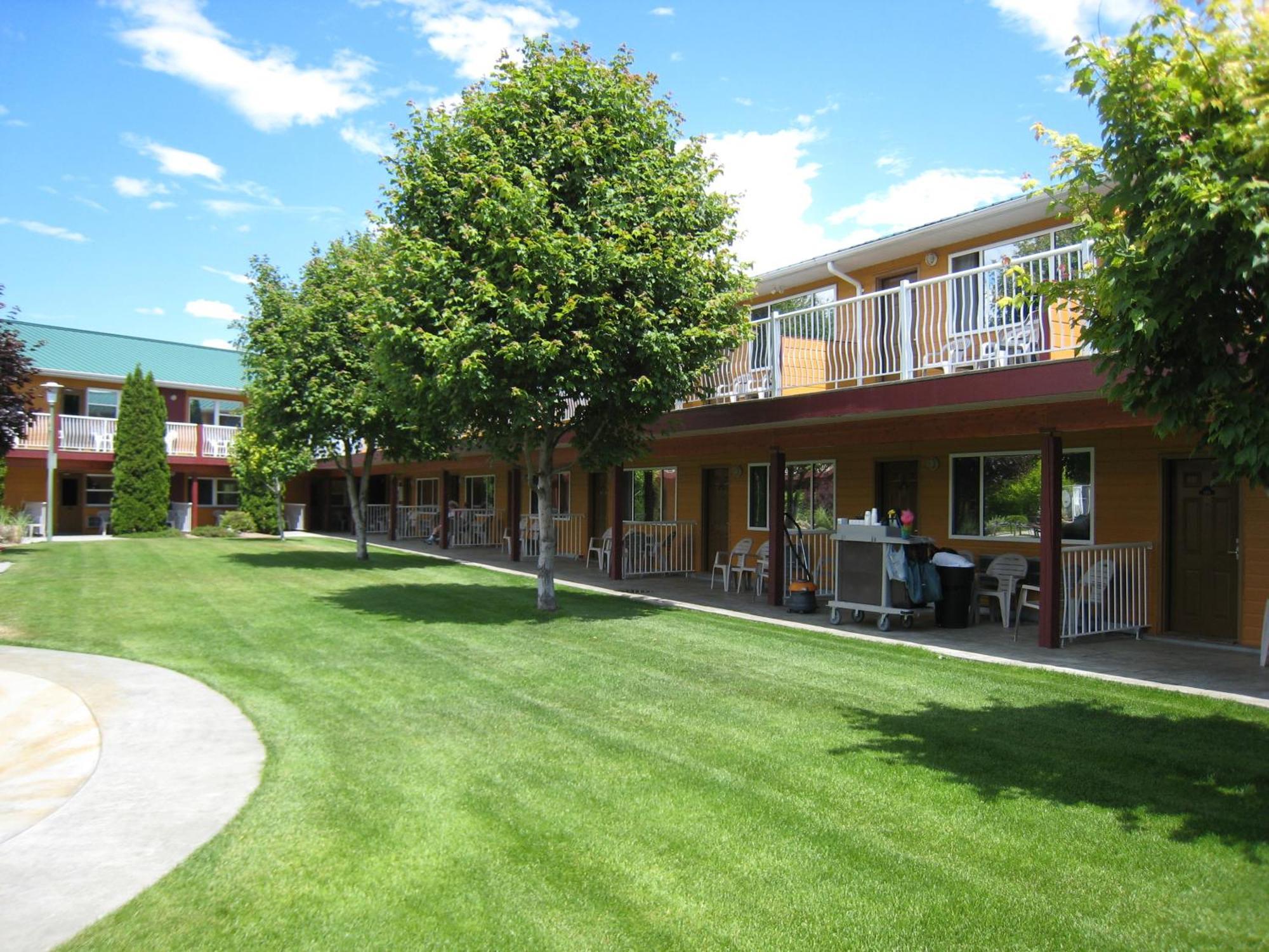 Days Inn By Wyndham Penticton Conference Centre Экстерьер фото